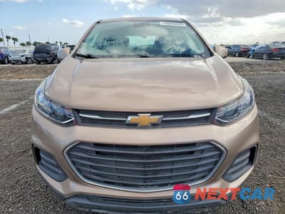 Piąte zdjęcie samochodu w środku: 2018 CHEVROLET TRAX LS VIN:3GNCJKSB9JL410747 - miniatura