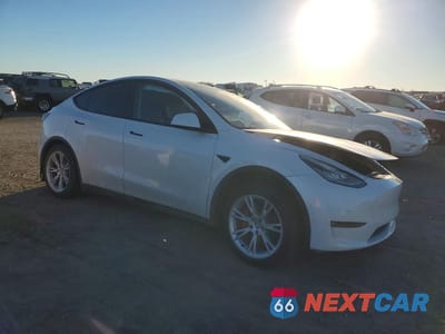 Czwarte zdjęcie samochodu z boku: 2021 TESLA MODEL Y VIN:5YJYGAEEXMF275293 - miniatura