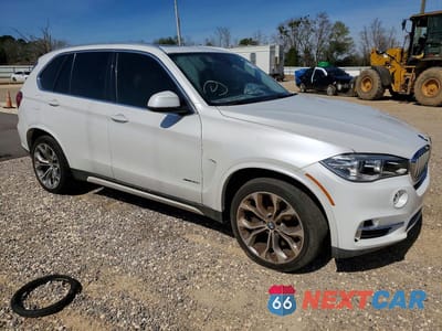 Czwarte zdjęcie samochodu z boku: 2015 BMW X5 XDRIVE50I VIN:5UXKR6C59F0J74326 - miniatura