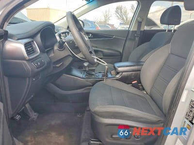 Zdjęcie 7 z 13 samochodu: 2019 KIA SORENTO LX VIN:5XYPG4A50KG569925 - miniatura
