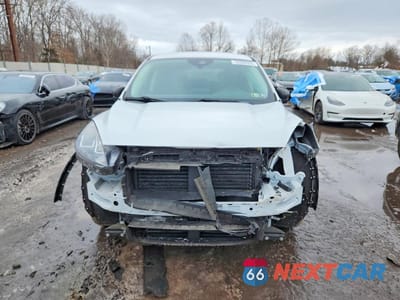 Piąte zdjęcie samochodu w środku: 2022 FORD ESCAPE SE VIN:1FMCU9G65NUA61467 - miniatura