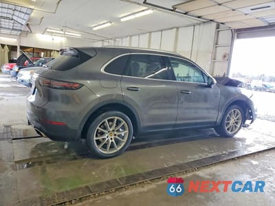 Trzecie zdjęcie samochodu z tyłu: 2019 PORSCHE CAYENNE VIN:WP1AA2AY5KDA17372 - miniatura