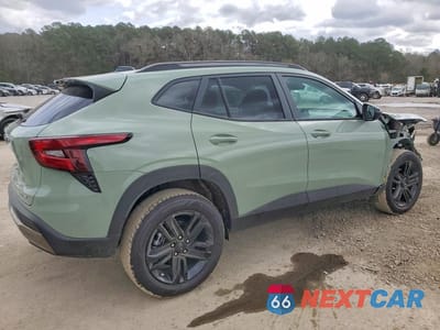 Trzecie zdjęcie samochodu z tyłu: 2026 CHEVROLET TRAX ACTIV VIN:KL77LKEP6TC043104 - miniatura