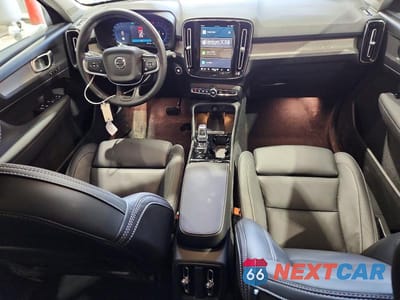 Zdjęcie 8 z 13 samochodu: 2025 VOLVO XC40 PLUS VIN:YV4L12UC5S2537333 - miniatura