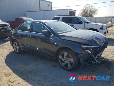 Czwarte zdjęcie samochodu z boku: 2024 AUDI A3 PREMIUM VIN:WAUAUDGYXRA010180 - miniatura