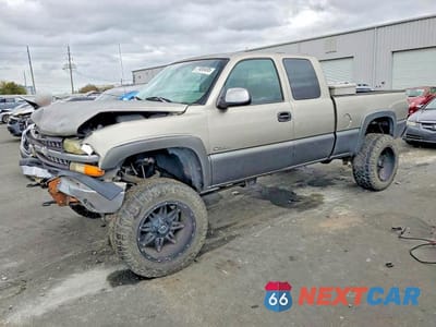 2000 CHEVROLET SILVERADO K2500 1GCGK29U0YE271343 - główne zdjęcie licytacji z USA - miniatura