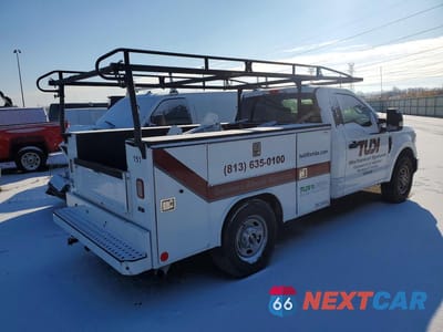 Trzecie zdjęcie samochodu z tyłu: 2020 FORD F250 SUPER DUTY UTILITY / SERVICE TRUCK VIN:1FDBF2A69LEC91963 - miniatura