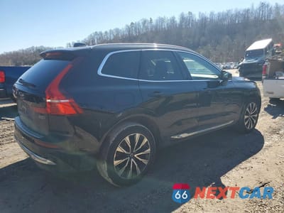 Trzecie zdjęcie samochodu z tyłu: 2023 VOLVO XC60 PLUS VIN:YV4L12RN7P1375177 - miniatura