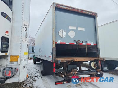 Trzecie zdjęcie samochodu z tyłu: 2008 INTERNATIONAL 4300 BOX TRUCK VIN:1HTMMAAL08H580354 - miniatura