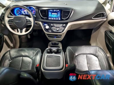 Zdjęcie 8 z 14 samochodu: 2017 CHRYSLER PACIFICA LIMITED VIN:2C4RC1GGXHR669790 - miniatura