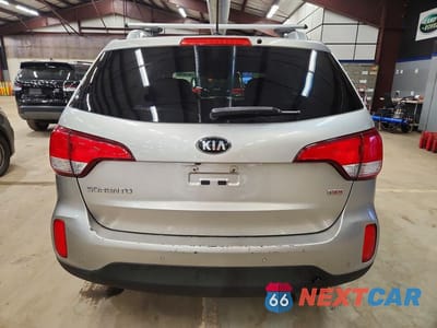 Zdjęcie 6 z 13 samochodu: 2015 KIA SORENTO LX VIN:5XYKTCA6XFG651532 - miniatura