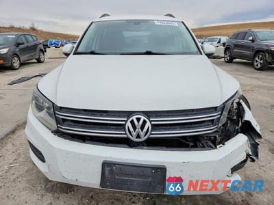 Piąte zdjęcie samochodu w środku: 2016 VOLKSWAGEN TIGUAN S VIN:WVGAV7AX9GW582600 - miniatura