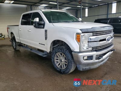 Czwarte zdjęcie samochodu z boku: 2019 FORD F250 LARIAT 4WD 6.7L V8 TDSL CREW CAB VIN:1FT7W2BT3KEC88392 - miniatura