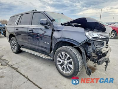 Czwarte zdjęcie samochodu z boku: 2023 CHEVROLET TAHOE C1500 LT VIN:1GNSCNKD1PR310605 - miniatura