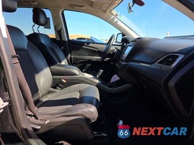 Piąte zdjęcie samochodu w środku: 2018 DODGE JOURNEY CROSSROAD VIN:3C4PDCGG8JT475598 - miniatura