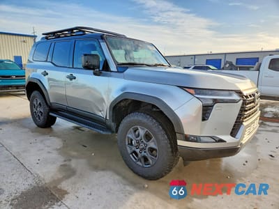 Czwarte zdjęcie samochodu z boku: 2025 LEXUS GX 550 PREMIUM/PREMIUM+ VIN:JTJTBCDX1S5062588 - miniatura