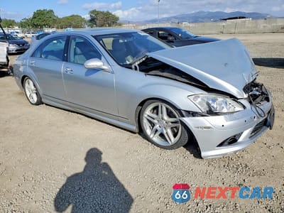 Czwarte zdjęcie samochodu z boku: 2008 MERCEDES-BENZ S 550 VIN:WDDNG71XX8A154684 - miniatura