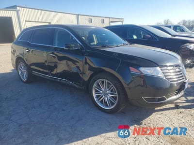 Czwarte zdjęcie samochodu z boku: 2019 LINCOLN MKT VIN:2LMHJ5AT0KBL03349 - miniatura