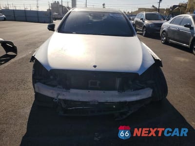 Piąte zdjęcie samochodu w środku: 2018 MERCEDES-BENZ S 63 AMG 4MATIC VIN:WDDUG8JB1JA417270 - miniatura
