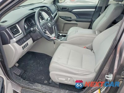 Zdjęcie 7 z 12 samochodu: 2016 TOYOTA HIGHLANDER LE VIN:5TDBKRFH8GS254695 - miniatura