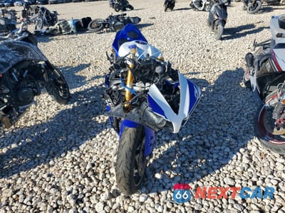 Drugie zdjęcie samochodu z przodu: 2014 YAMAHA YZFR1 VIN:JYARN23E5EA018017 - miniatura