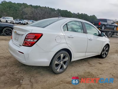 Trzecie zdjęcie samochodu z tyłu: 2020 CHEVROLET SONIC PREMIER VIN:1G1JF5SBXL4112745 - miniatura