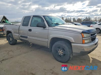 Czwarte zdjęcie samochodu z boku: 2006 CHEVROLET SILVERADO K1500 VIN:1GCEK19BX6Z246634 - miniatura