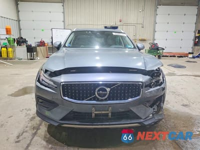 Piąte zdjęcie samochodu w środku: 2020 VOLVO V60 CROSS COUNTRY T5 MOMENTUM VIN:YV4102WK4L1040926 - miniatura
