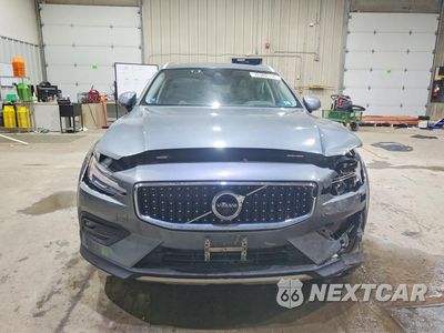 Piąte zdjęcie samochodu w środku: 2020 VOLVO V60 CROSS COUNTRY T5 MOMENTUM VIN:YV4102WK4L1040926 - miniatura
