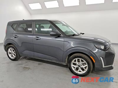 Czwarte zdjęcie samochodu z boku: 2023 KIA SOUL LX VIN:KNDJ23AU1P7881939 - miniatura