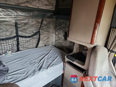 Zdjęcie 6 z 10 samochodu: 2014 FREIGHTLINER CASCADIA SEMI TRUCK VIN:1FUJGLDR8ELFJ6439 - miniatura