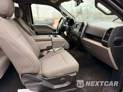 Piąte zdjęcie samochodu w środku: 2018 FORD F150 SUPER CAB VIN:1FTFX1E57JKC48235 - miniatura