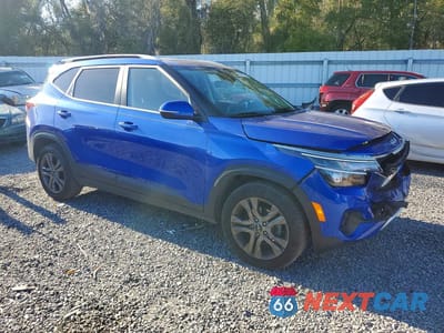 Czwarte zdjęcie samochodu z boku: 2022 KIA SELTOS S VIN:KNDEU2AA2N7302577 - miniatura