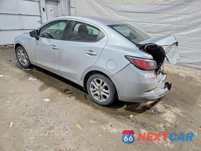 Drugie zdjęcie samochodu z przodu: 2017 TOYOTA YARIS IA VIN:3MYDLBYV8HY159226 - miniatura