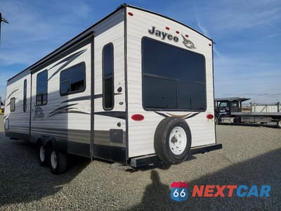 Trzecie zdjęcie samochodu z tyłu: 2018 JAYCO JAYFLIGHT M-33RBTS VIN:1UJBJ0BR6J7570160 - miniatura