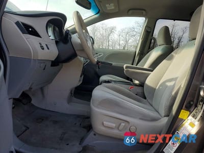 Zdjęcie 7 z 13 samochodu: 2012 TOYOTA SIENNA LE 8-PASSENGER VIN:5TDKK3DC5CS245807 - miniatura