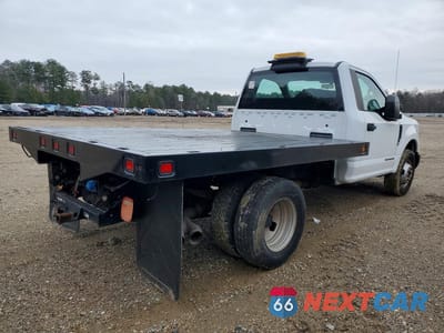 Trzecie zdjęcie samochodu z tyłu: 2017 FORD F350 SUPER DUTY FLATBED TRUCK VIN:1FDRF3GT8HEE58984 - miniatura