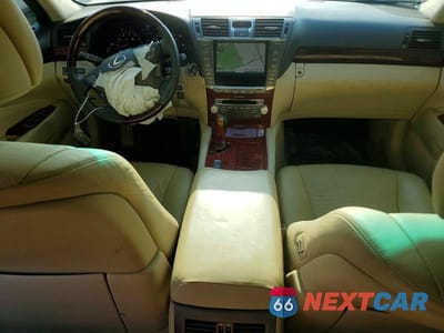 Zdjęcie 8 z 11 samochodu: 2011 LEXUS LS 460 VIN:JTHCL5EF8B5010066 - miniatura