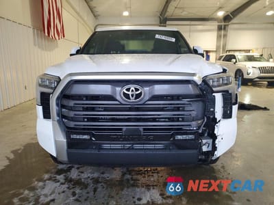 Piąte zdjęcie samochodu w środku: 2026 TOYOTA TUNDRA VIN:5TFJA5DB4TX368476 - miniatura