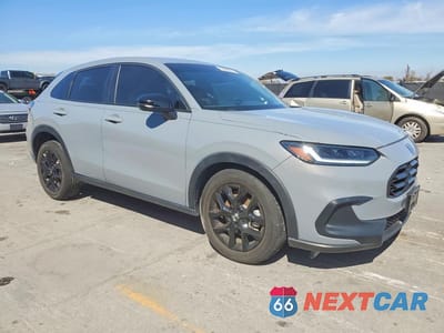 Czwarte zdjęcie samochodu z boku: 2023 HONDA HR-V SPORT VIN:3CZRZ1H51PM746543 - miniatura