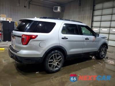 Trzecie zdjęcie samochodu z tyłu: 2018 FORD EXPLORER SPORT VIN:1FM5K8GT4JGB24582 - miniatura