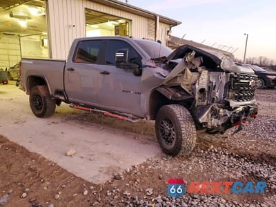 Czwarte zdjęcie samochodu z boku: 2025 CHEVROLET SILVERADO K2500 ZR2 VIN:1GC4KYEY4SF181371 - miniatura