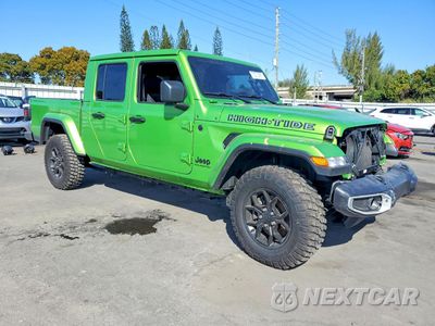 Czwarte zdjęcie samochodu z boku: 2025 JEEP GLADIATOR SPORT VIN:1C6PJTAGXSL520501 - miniatura