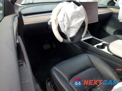 Zdjęcie 8 z 13 samochodu: 2025 TESLA MODEL Y VIN:7SAYGDEE0SF267799 - miniatura