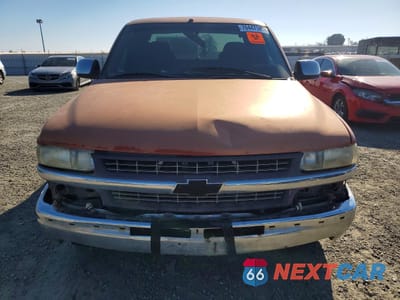 Piąte zdjęcie samochodu w środku: 2001 CHEVROLET SILVERADO C1500 VIN:2GCEC19T911279485 - miniatura