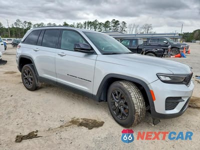 Czwarte zdjęcie samochodu z boku: 2025 JEEP GRAND CHEROKEE LAREDO VIN:1C4RJGAG4SC295419 - miniatura