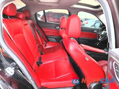 Zdjęcie 10 z 12 samochodu: 2019 ALFA ROMEO GIULIA VIN:ZARFAMANXK7600355 - miniatura