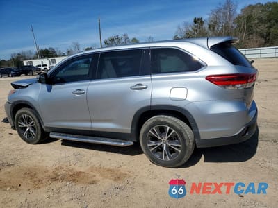 Drugie zdjęcie samochodu z przodu: 2019 TOYOTA HIGHLANDER LE VIN:5TDZARFHXKS047378 - miniatura