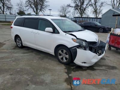 Czwarte zdjęcie samochodu z boku: 2011 TOYOTA SIENNA LE VIN:5TDKK3DC2BS116034 - miniatura