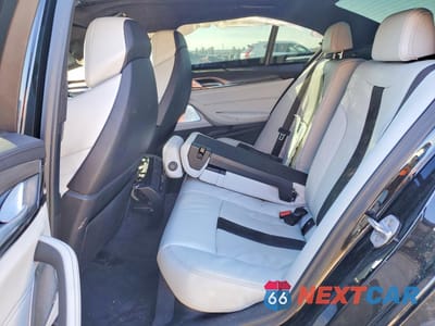 Zdjęcie 10 z 12 samochodu: 2018 BMW Motorrad M5 VIN:WBSJF0C54JB283690 - miniatura